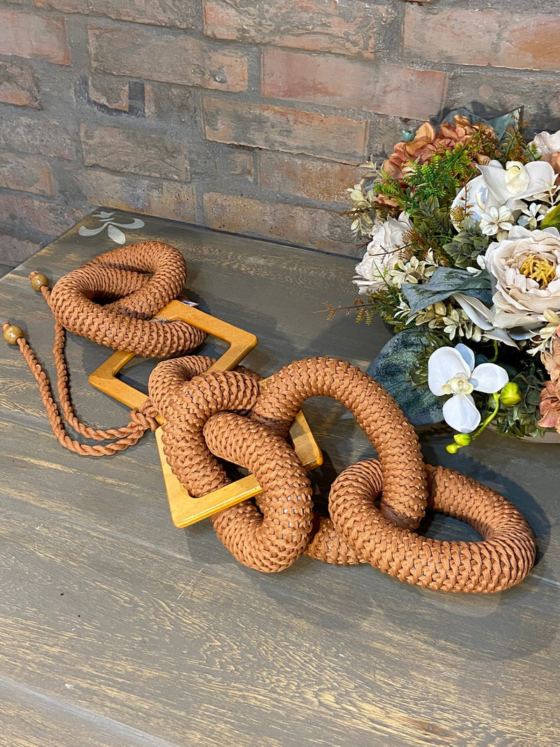 Colar Decorativo de Crochê - Caramelo